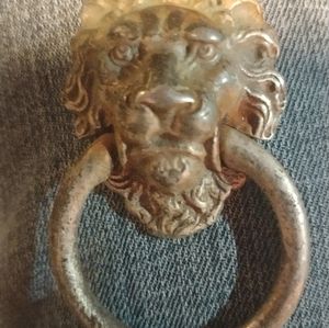 Brass lion pull